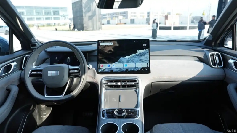 В Китае дебютировал Geely Galaxy M7 PHEV с запасом хода 225 км на электричестве и 1730 км суммарно.