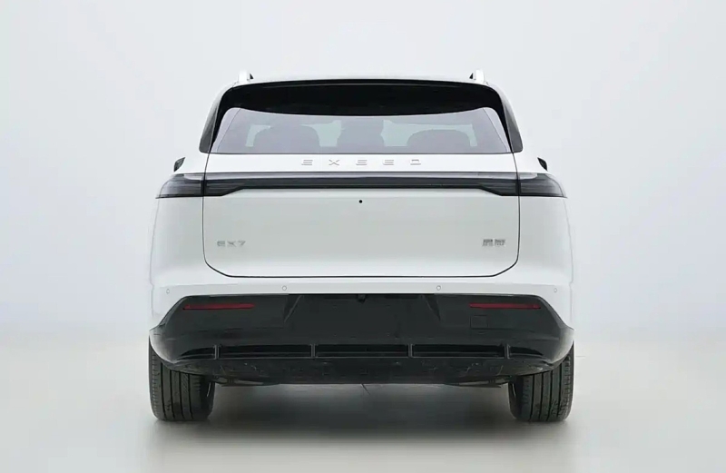 В Китае представлен электрический внедорожник Chery Exeed EX7 с колесной базой 3 метра и мощностью двигателя 230 кВт.