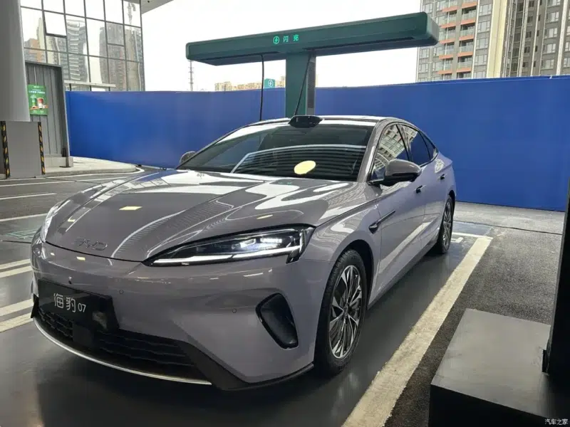 В Китае BYD выпустила электромобиль Seal 07 EV с батареей Blade второго поколения от 24 600 долларов США.