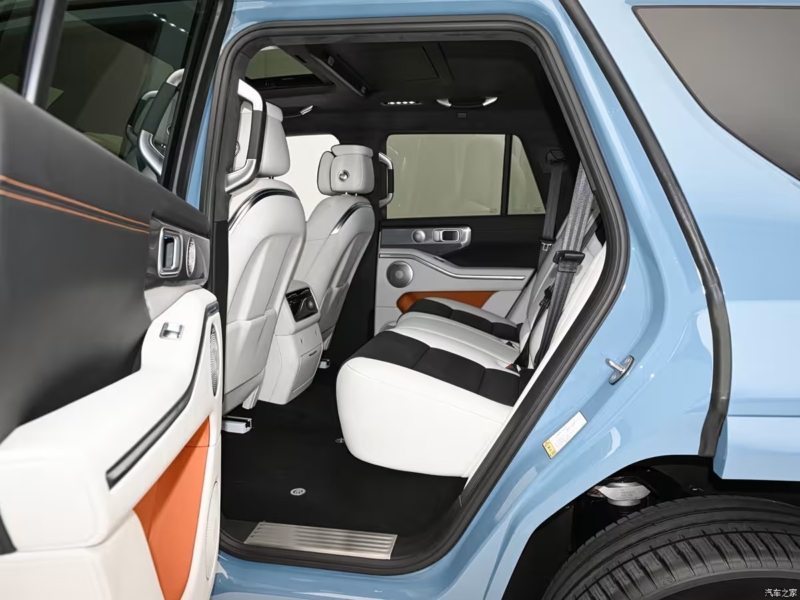 В Китае открылись предзаказы на Tank 700 от GWM: цена от 63 500 USD, лидар и трёхэкранный салон с Coffee OS.