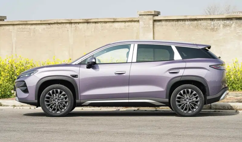 В Китае представлен BYD Song Ultra EV с быстрой зарядкой до 97% за 9 минут, стартовая цена 21 000 долларов