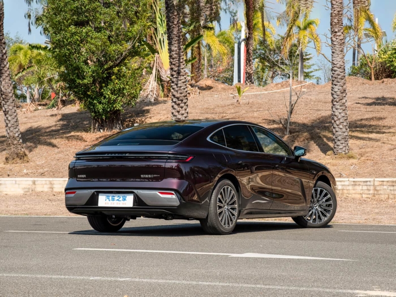 В Китае Geely представила обновлённую серию Galaxy Starshine 8 Voyager