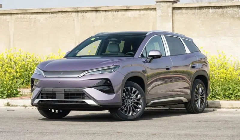 В Китае представлен BYD Song Ultra EV с быстрой зарядкой до 97% за 9 минут, стартовая цена 21 000 долларов