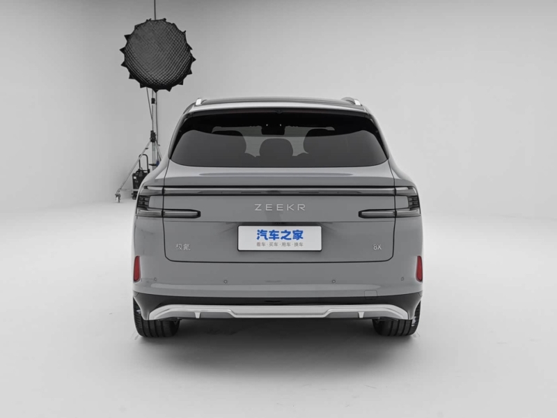 В Китае стартуют предзаказы Zeekr 8X 16 марта с гибридной системой мощностью 1030 кВт.