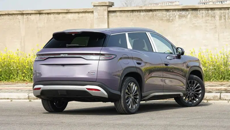 В Китае представлен BYD Song Ultra EV с быстрой зарядкой до 97% за 9 минут, стартовая цена 21 000 долларов