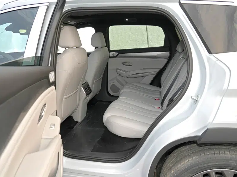 В Китае представлен BYD Song Ultra EV с быстрой зарядкой до 97% за 9 минут, стартовая цена 21 000 долларов