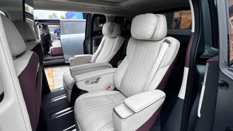 В Китае запущен обновленный электромобиль Xpeng X9 с задним подруливающим устройством и 2250 TOPS.