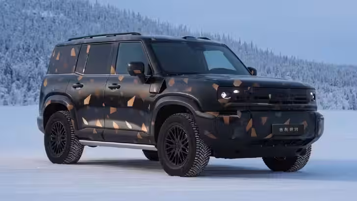 Тоже «Крузер», но не Toyota: Geely впервые показала новый брутальный внедорожник