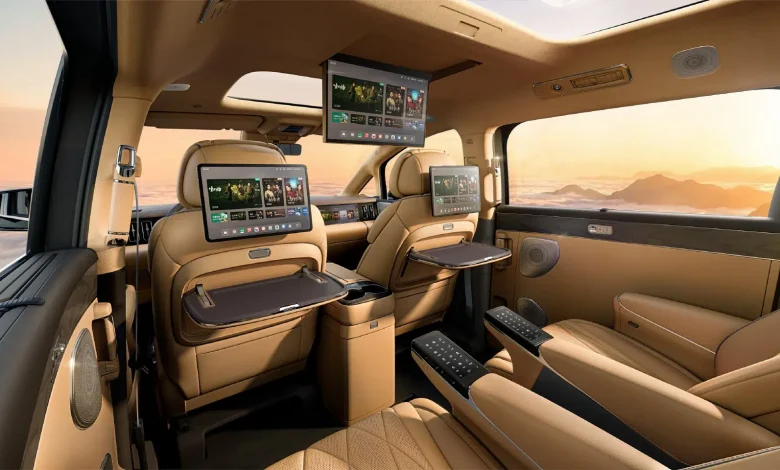 В Китае показали обновленный интерьер Denza D9 с трехрядной компоновкой перед стартом предпродаж.