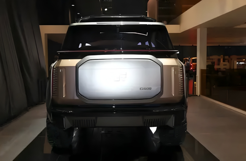 В Китае представлен футуристичный гибридный внедорожник Jetour Zongheng G600, призванный конкурировать с Tank 700.