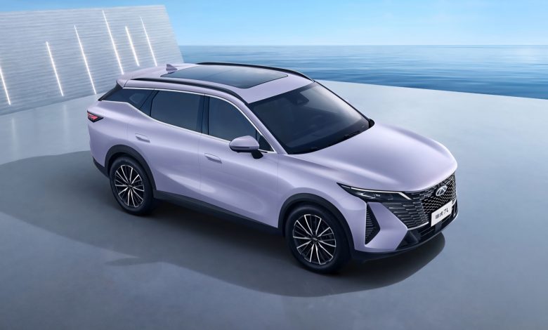В Китае Chery представила официальные изображения нового внедорожника Tiggo 7L.