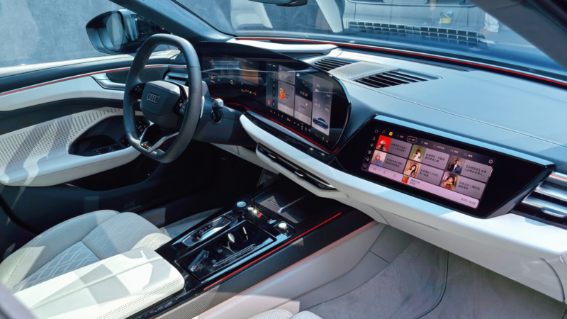 В Китае новая Audi A6L стала доступнее на 17 780 долларов США.