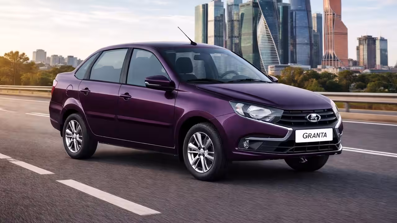 В России названы самые доступные седаны: представлен список из 6 моделей.