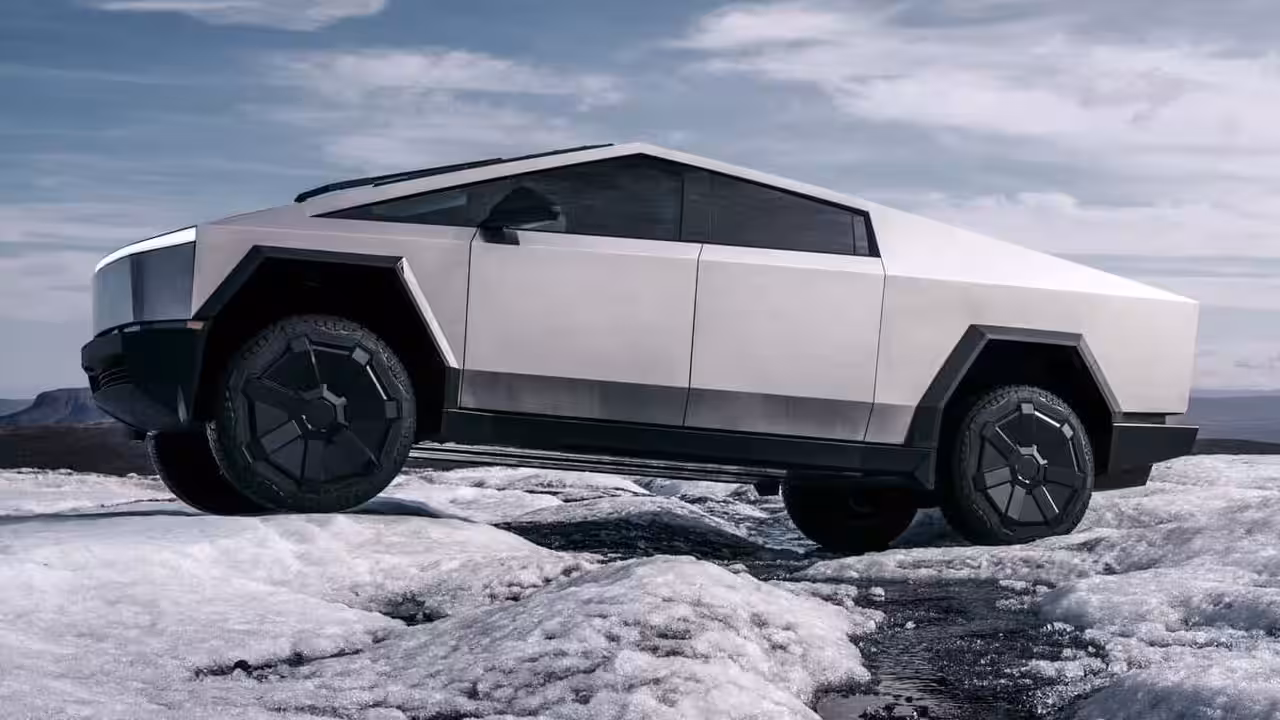 В России узнали 573 модели авто, подпадающих под налог на роскошь в 2026 году.