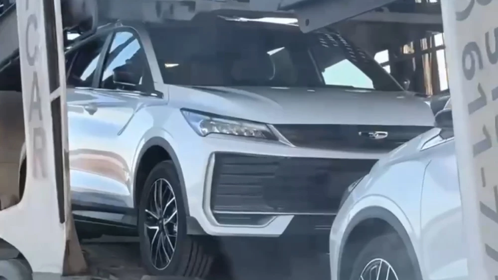 Новый Belgee X50+ заметили перед дебютом в России кроссовер сбоку спереди белый