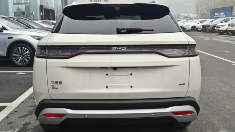 В Китае стартовали предпродажи кроссовера BYD Song Ultra EV по цене от 22 470 долларов США