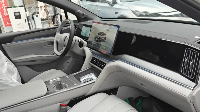 В Китае стартовали предпродажи кроссовера BYD Song Ultra EV по цене от 22 470 долларов США