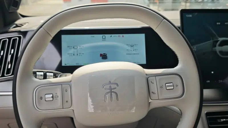 В Китае стартовали предпродажи кроссовера BYD Song Ultra EV по цене от 22 470 долларов США