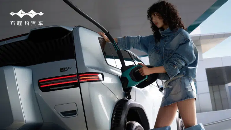 В Китае BYD представила обновленные Fang Cheng Bao Ti3 и Ti7 с функцией быстрой зарядки.