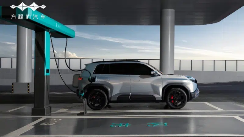 В Китае BYD представила обновленные Fang Cheng Bao Ti3 и Ti7 с функцией быстрой зарядки.