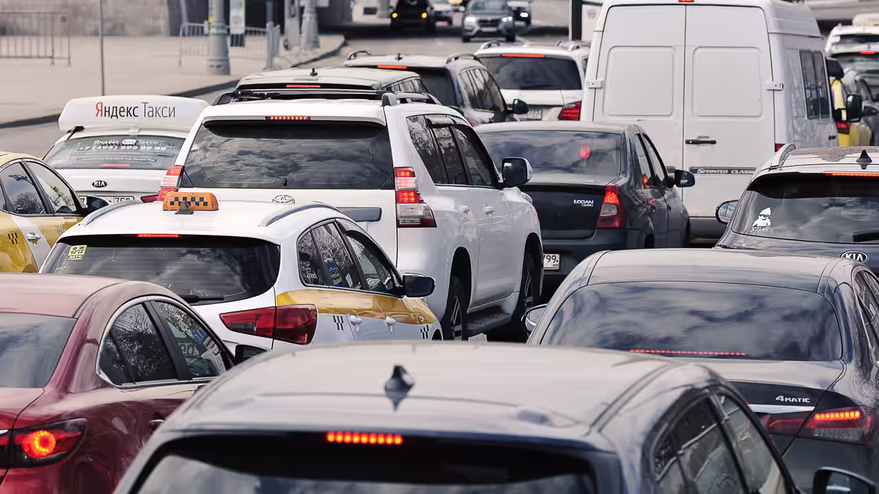 В России названы топ-автомобили Москвы-2026: Tenet теснит Chery, BMW не сдается.