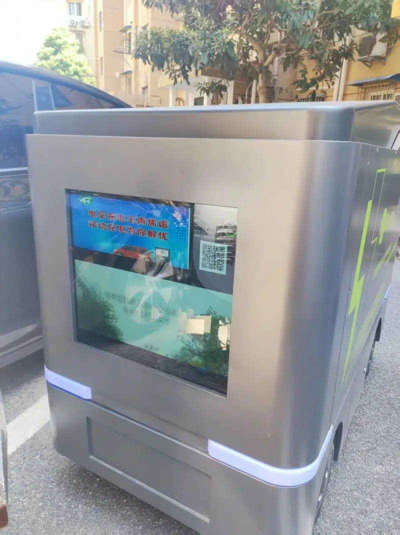 В Китае роботизированные мобильные зарядные станции превращают любое парковочное место в зарядную станцию для электромобилей.