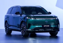 В Беларуси официально представлен новый кроссовер eπ 008 — 5 метров, до 6 мест и «звёздное небо». В Беларуси официально представлен новый кроссовер eπ 008 — 5 метров, до 6 мест и «звёздное небо».