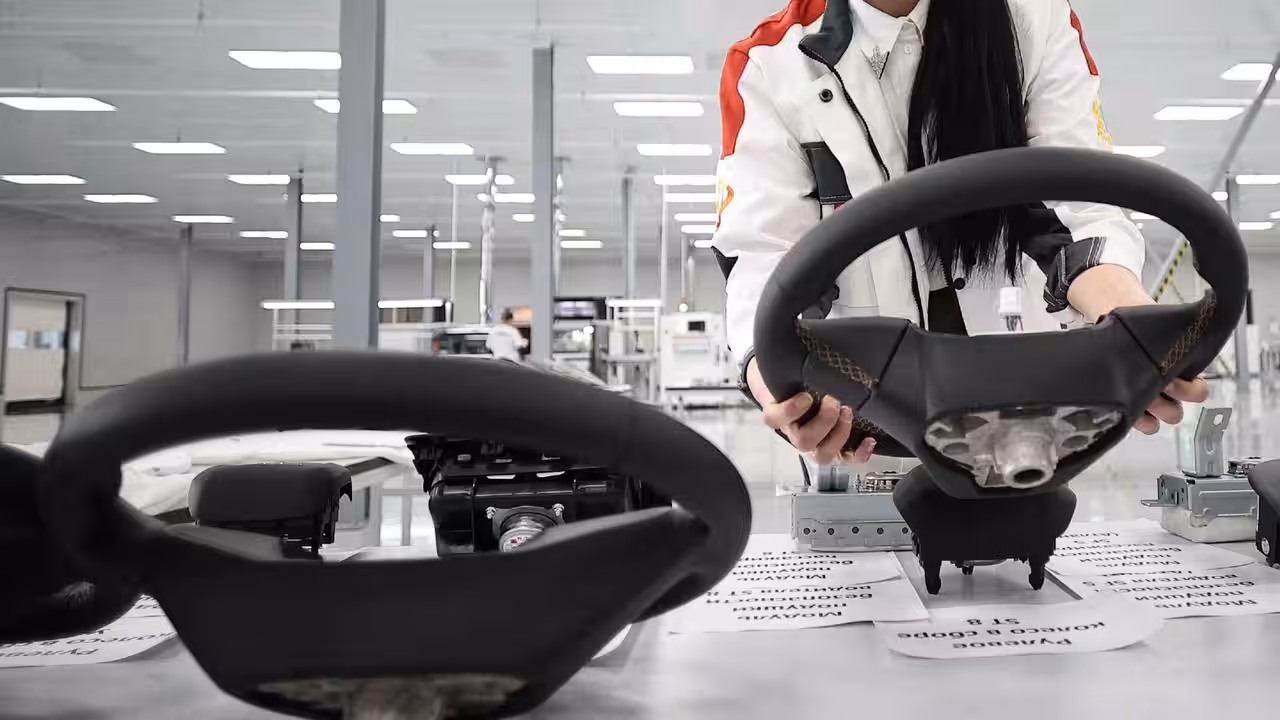 В России на УАЗе запустили новое уникальное производство, связанное с автомобилями. В России на УАЗе запустили новое уникальное производство, связанное с автомобилями.