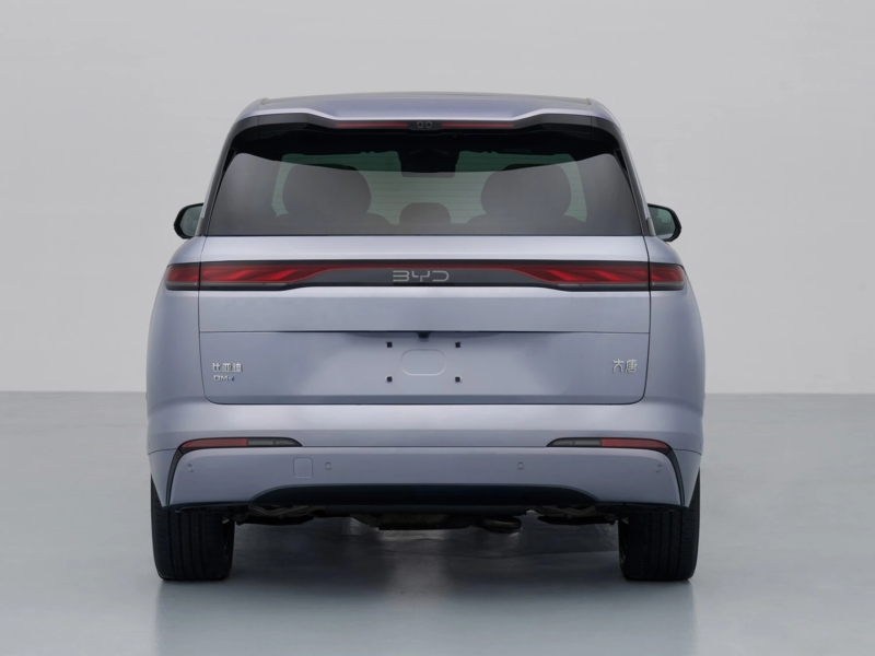 В Китае объявлен гибрид BYD Great Tang с запасом хода 342 км на электротяге, старт продаж в первом полугодии 2026 года.