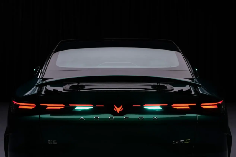 В Китае стартовали предзаказы на новый ArcFox Alpha S5, доступный с гибридными силовыми установками.