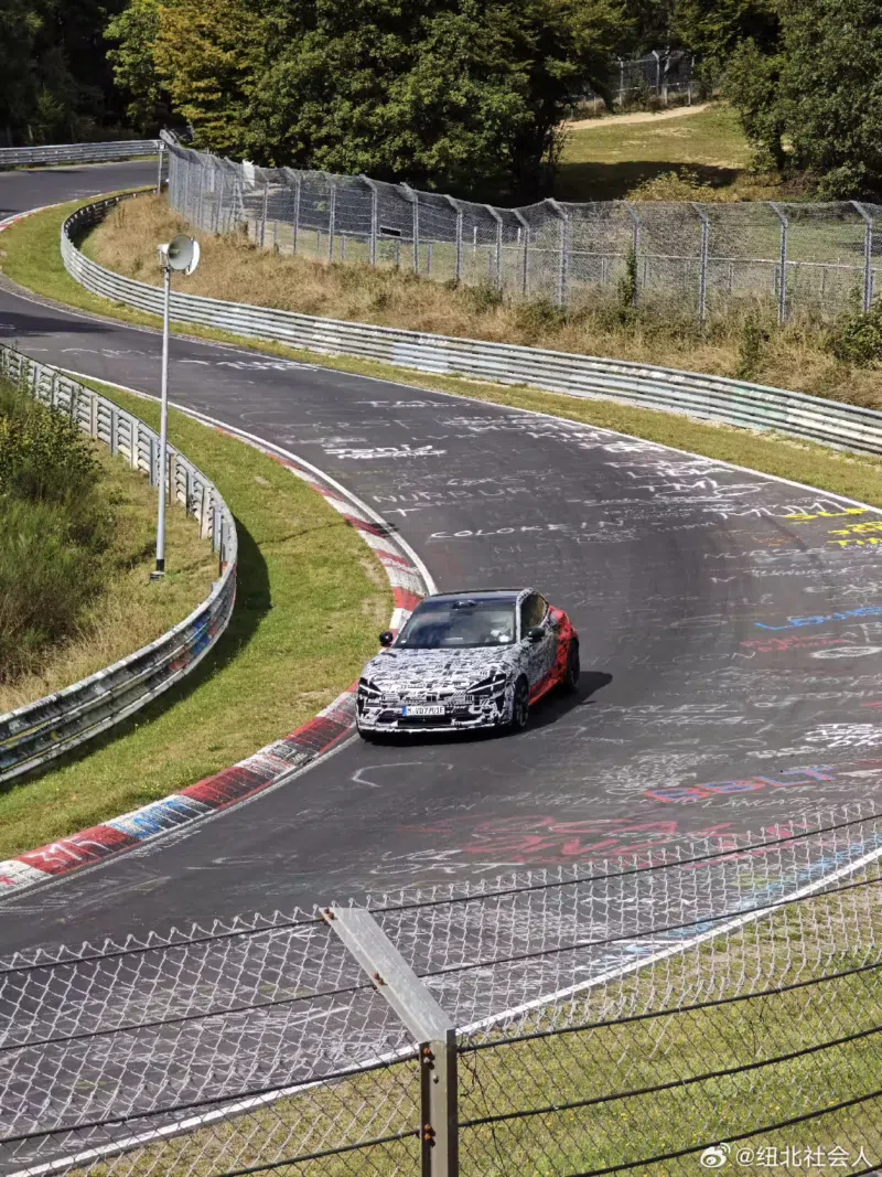 В Китае Xiaomi YU7 GT, SUV с 990 л.с. и запасом хода 705 км, бросает вызов SU7 Ultra.