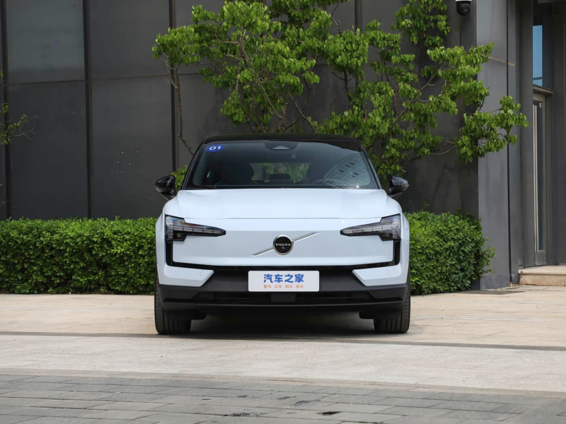 В Китае Volvo EX30 2026 года стартует с более доступной ценой после отзыва батарей