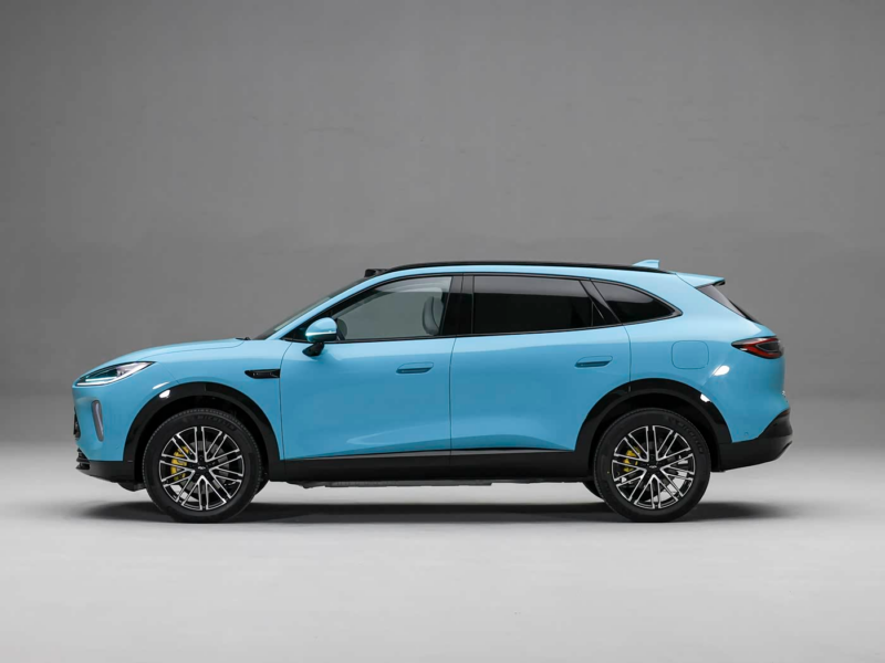 В Китае стартовали предпродажи гибридного кроссовера Chery Fulwin T9L Hybrid SUV со 2000-километровым запасом хода.