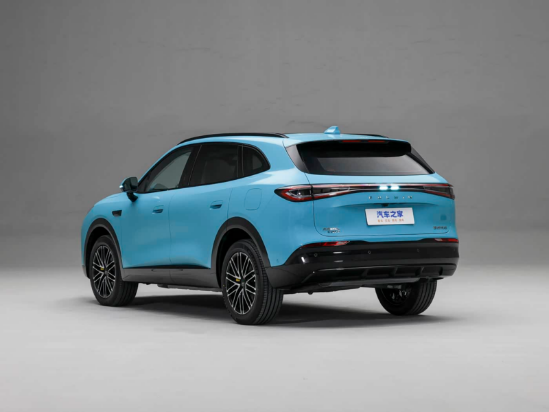 В Китае стартовали предпродажи гибридного кроссовера Chery Fulwin T9L Hybrid SUV со 2000-километровым запасом хода.