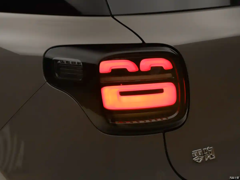 В Китае стартовал выпуск нового электрокроссовера Leapmotor A10 длиной 4.27 метра по цене от 9500 долларов США.