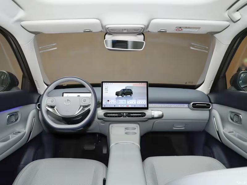 В Китае стартовал выпуск нового электрокроссовера Leapmotor A10 длиной 4.27 метра по цене от 9500 долларов США.