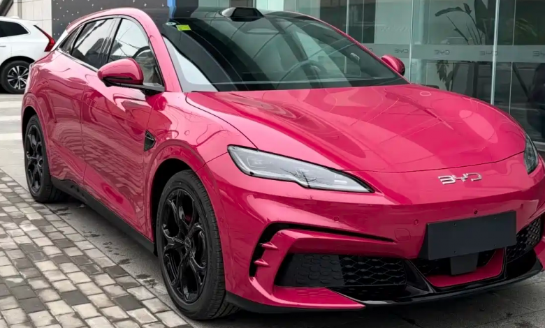 В Китае BYD представит гибридные и полностью электрические вагоны Seal 06 GT и Seal 06 DM-i с мгновенной зарядкой 2 апреля.