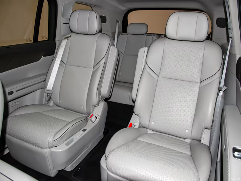 В Китае 16 апреля представят Leapmotor D19 с крупнейшей в мире батареей EREV или архитектурой 1000В.