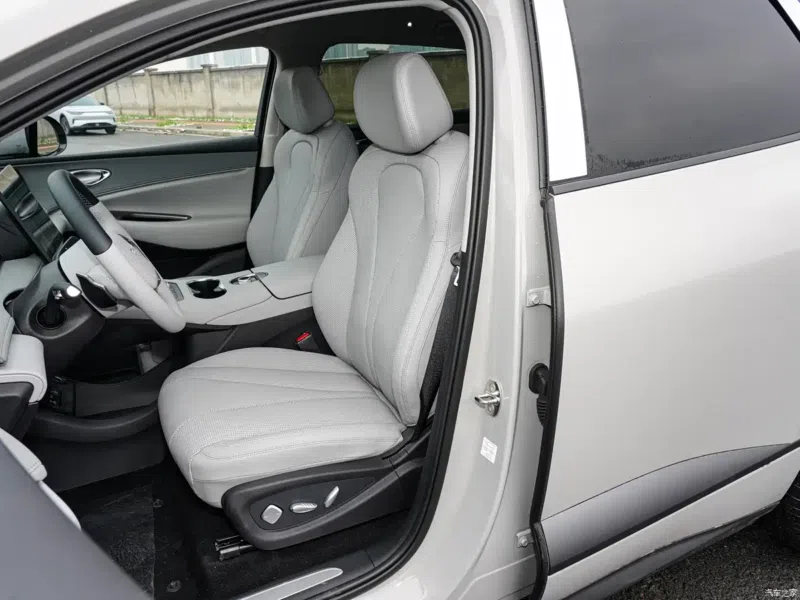 В Китае BYD представил обновленный Sealion 07 EV с запасом хода до 710 км и быстрой зарядкой.