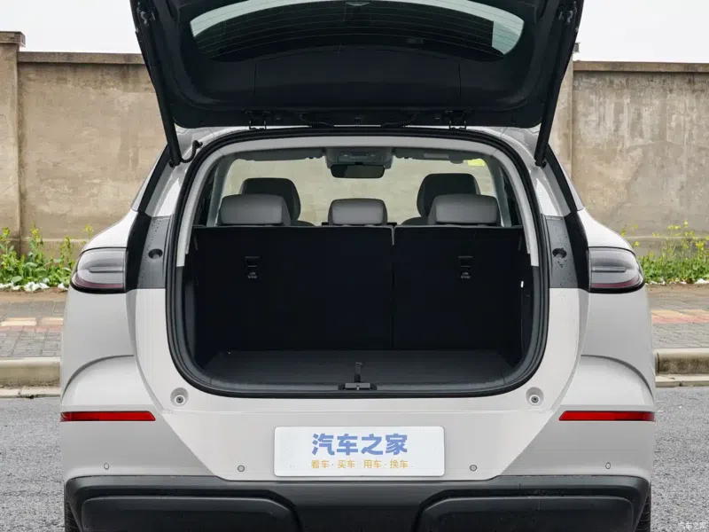 В Китае BYD представил обновленный Sealion 07 EV с запасом хода до 710 км и быстрой зарядкой.