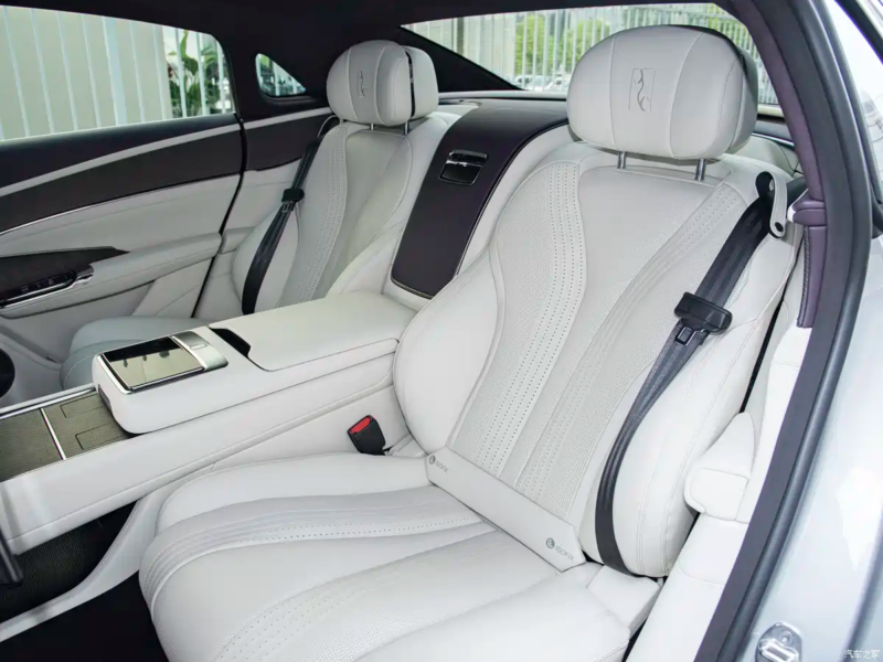 В Китае стартовал 2026 Yangwang U7, люксовый седан с запасом хода 1006 км и сверхбыстрой зарядкой.