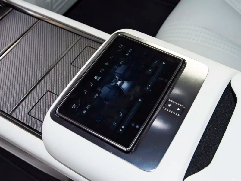 В Китае стартовал 2026 Yangwang U7, люксовый седан с запасом хода 1006 км и сверхбыстрой зарядкой.