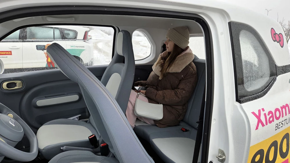 FAW Bestune Xiaoma Pony в Беларуси салон интерьер первый ряд сиденья проход на второй ряд