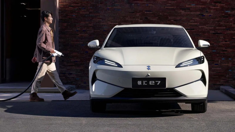 В Китае BYD дарит год бесплатной быстрой зарядки для таксомоторного седана Linghui e7