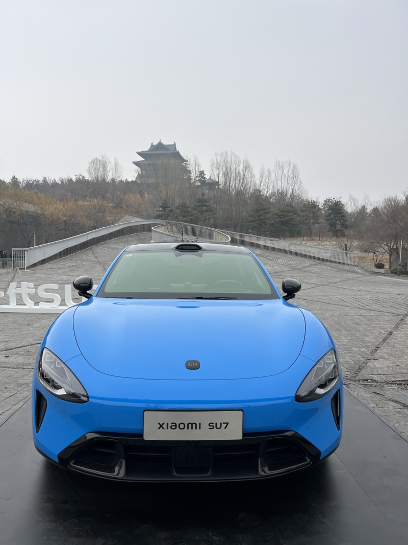 В Китае тест-драйв нового Xiaomi SU7: станет ли он "Apple Car", который Apple так и не построила?