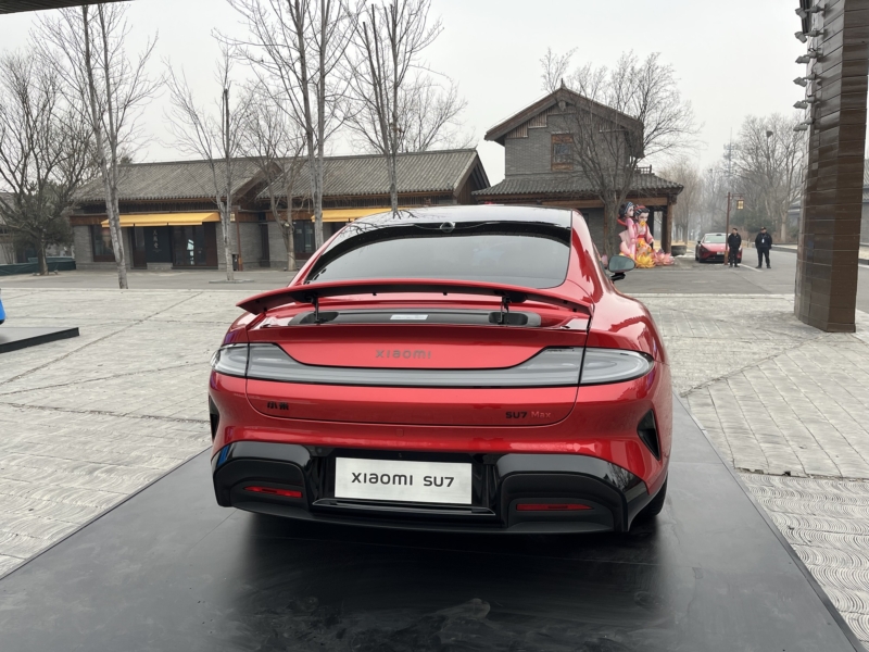 В Китае тест-драйв нового Xiaomi SU7: станет ли он "Apple Car", который Apple так и не построила?