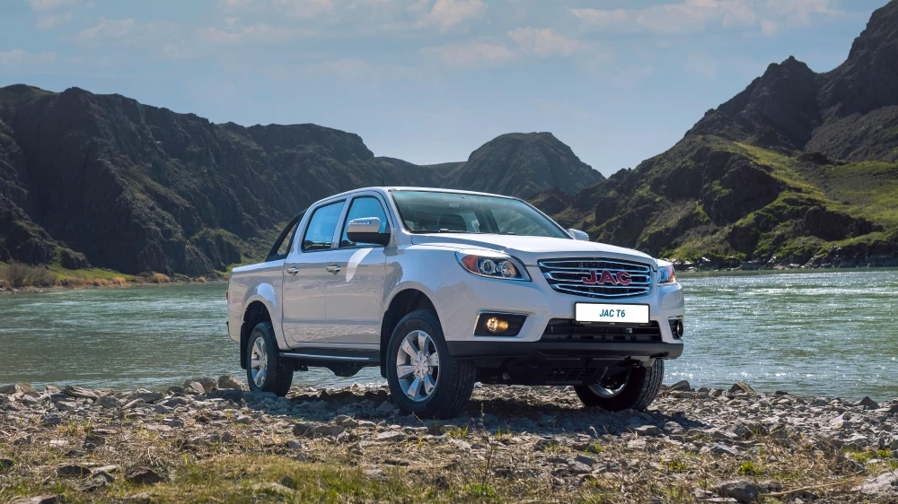 Пикап JAC T6 в Казахстане сбоку спереди