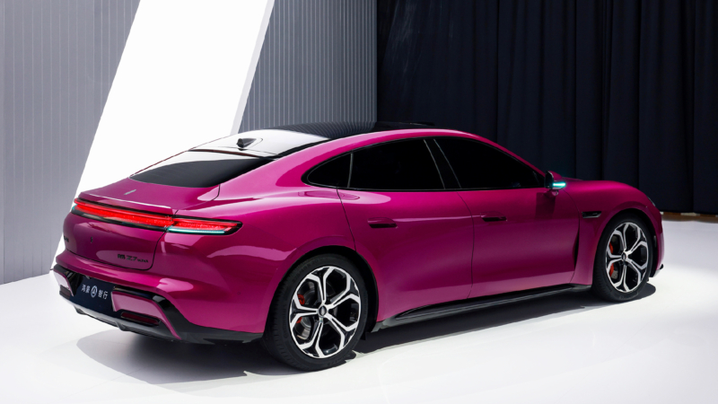 В Китае стартовали предпродажи электромобилей Saic Z7 и Z7T от Huawei.