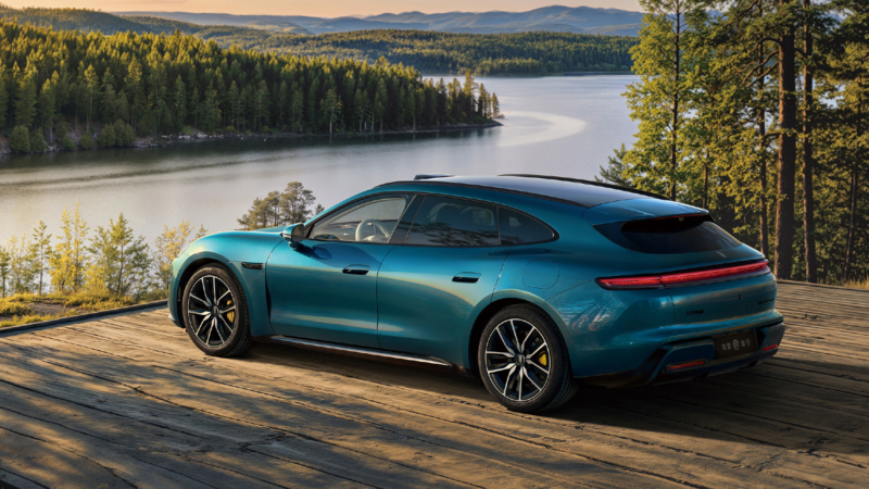 В Китае стартовали предпродажи электромобилей Saic Z7 и Z7T от Huawei.