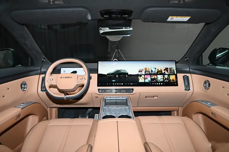 В Китае Chery Exeed EX7 начал прием предзаказов, оснащенный авиационной электронно-механической тормозной системой.